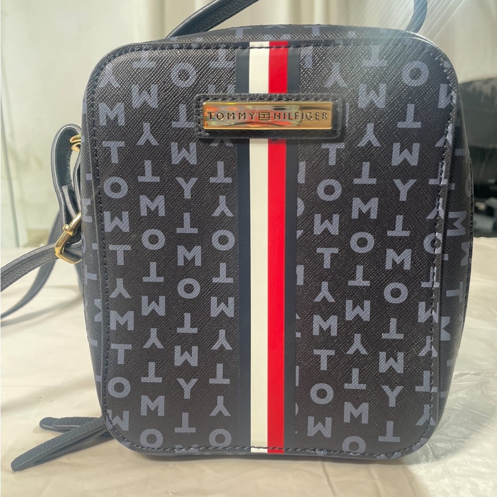 Tommy Hilfiger Black and Red Messenger Bag w/Signature Stripe. unisex. Pre owned